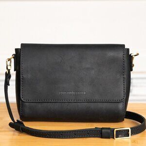 Metro Medium Crossbody in Black